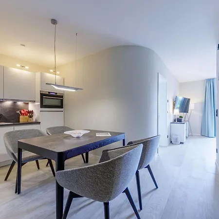 Boddensonne In Der Alten Seefahrtschule * Wustrow